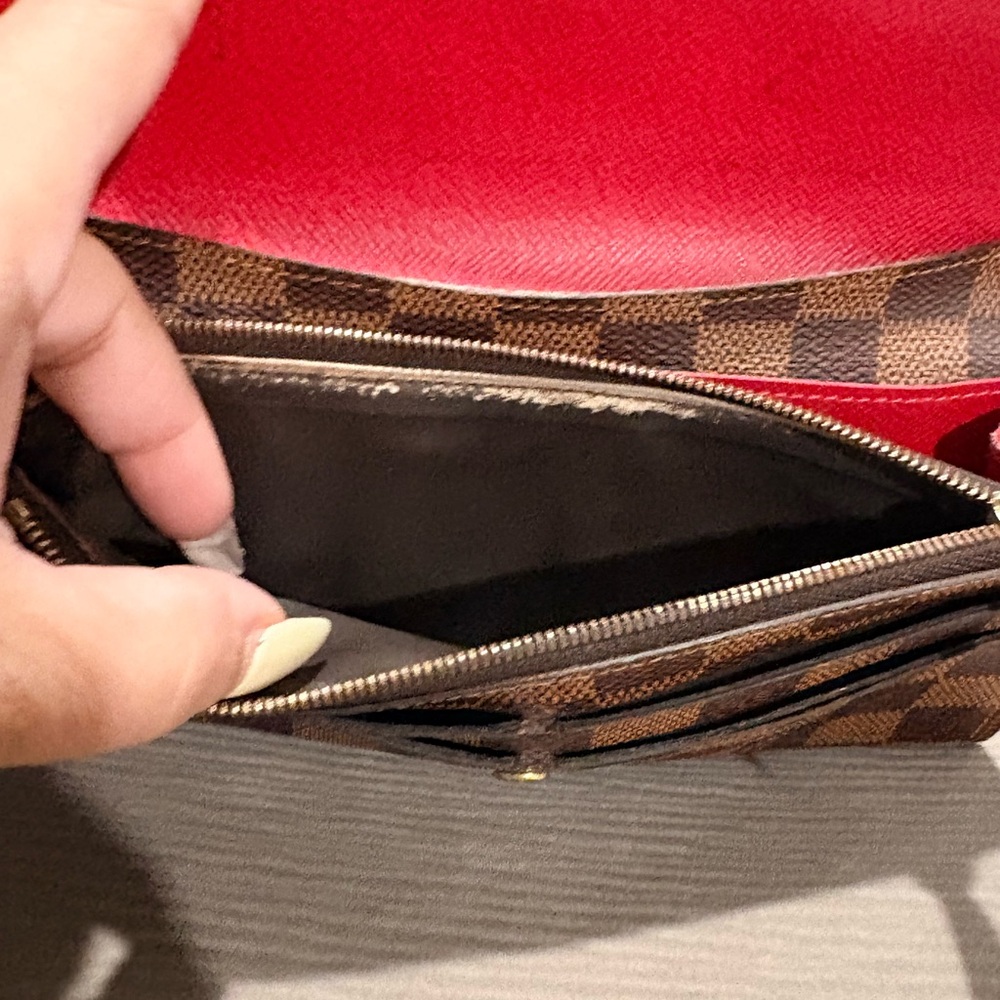 LV Damier Ebene Emilie Wallet Red - Picture 9 of 10